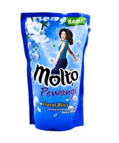 Molto Pewangi Pakaian Refill Blue 780 ml